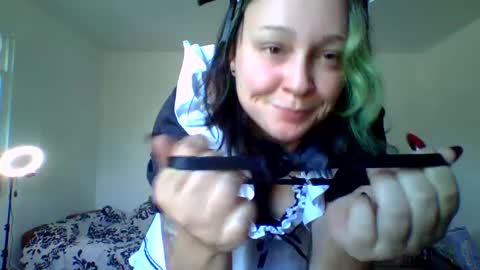 June XOXO online show from 09.11.25