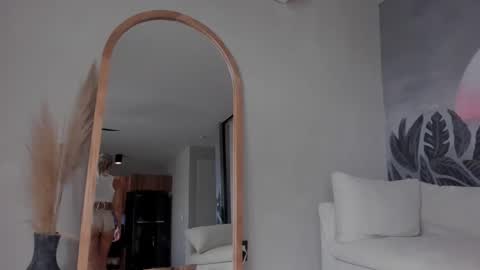 Snapshot of dreamyylilah chatting on 02.28.25 Lilah online show from 02.28.25