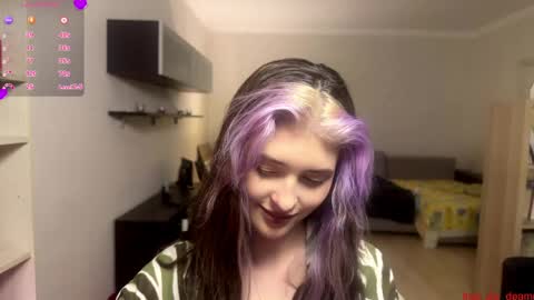 Snapshot of dremazwahlen chatting on 04.19.26 Dia online show from 04.19.26