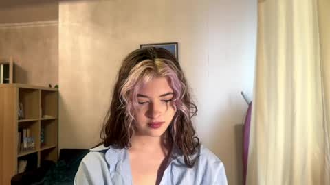 Snapshot of dremazwahlen chatting on 04.22.26 Dia online show from 04.22.26