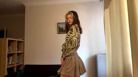Snapshot of dremazwahlen chatting on 05.22.26 Dia online show from 05.22.26
