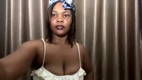 Snapshot of drip_queenxx1 chatting on 07.12.26 drip_queenxx1 online show from 07.12.26