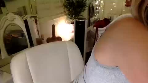 Snapshot of dripping_like_jane chatting on 10.14.25 Bluejay0713 online show from 10.14.25