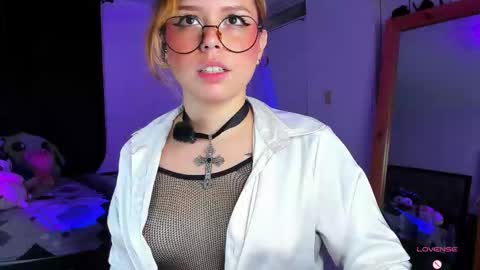 Snapshot of dubraska_rubio chatting on 11.16.25 Dubraska Rubio online show from 11.16.25