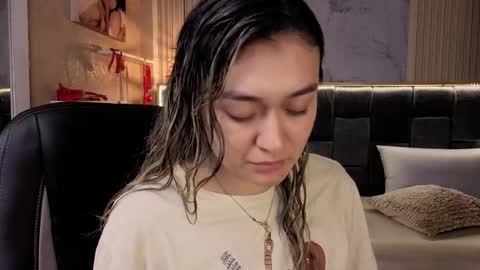 Snapshot of duchessex chatting on 11.29.25 Victoria online show from 11.29.25