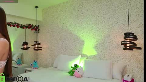 Snapshot of dulce_isabel_ chatting on 03.18.26 dulce_isabel_ online show from 03.18.26