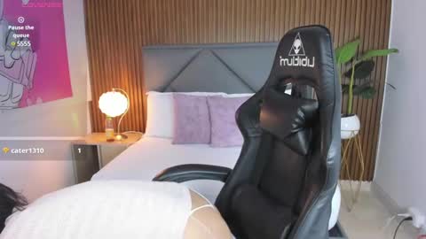 Snapshot of dulce_natyy chatting on 01.31.25 N A T Y online show from 01.31.25