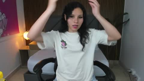 Snapshot of dulce_natyy chatting on 03.01.25 N A T Y online show from 03.01.25