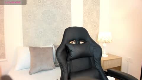 Snapshot of dulce_natyy chatting on 09.17.25 N A T Y online show from 09.17.25