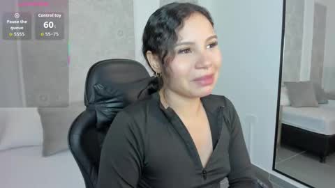 Snapshot of dulce_natyy chatting on 12.02.25 N A T Y online show from 12.02.25