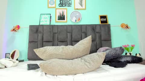 DULCE AURORA online show from 03.01.25