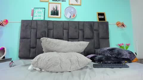 DULCE AURORA online show from 03.04.25