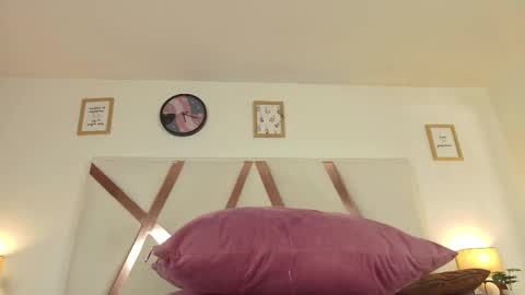 DULCE AURORA online show from 03.12.25