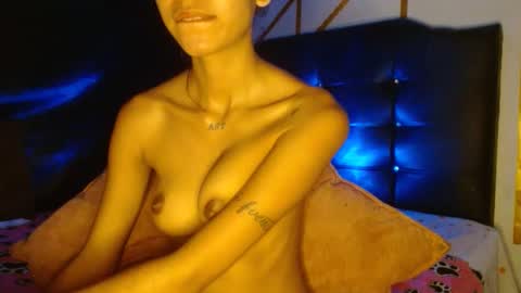 Snapshot of dulcelatina222 chatting on 10.01.25 dulcelatina222 online show from 10.01.25