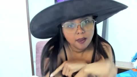 Snapshot of dulcetemtation14 chatting on 10.31.25 dulcetemtation14 online show from 10.31.25