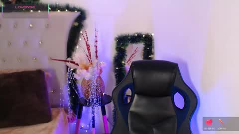 Snapshot of dulcey_ chatting on 12.20.25 Dulcey online show from 12.20.25