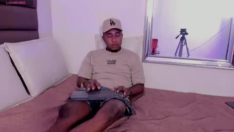 Snapshot of duo69sexual chatting on 10.04.25 duo69sexual online show from 10.04.25