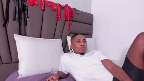 Snapshot of duo69sexual chatting on 10.30.25 duo69sexual online show from 10.30.25