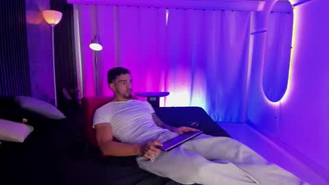 Snapshot of duriel_ chatting on 12.16.25 Duriel online show from 12.16.25