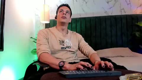 Snapshot of dustin_sonne chatting on 07.13.26 Dustin Sonne online show from 07.13.26