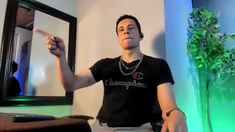 Snapshot of dustin_sonne chatting on 07.20.26 Dustin Sonne online show from 07.20.26