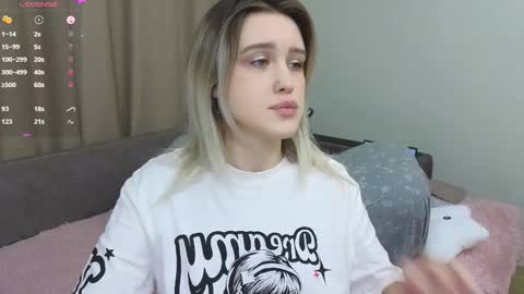 Snapshot of dusyastar chatting on 02.12.25 Dusya online show from 02.12.25