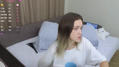 Snapshot of dusyastar chatting on 10.17.25 Dusya online show from 10.17.25