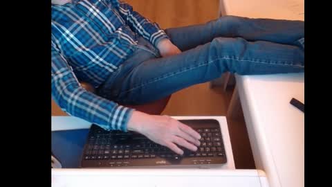 Snapshot of dutchpornking2 chatting on 02.18.25 dutchpornking2 online show from 02.18.25