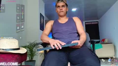 Snapshot of dwayne_brown chatting on 09.15.25 dwayne_brown online show from 09.15.25