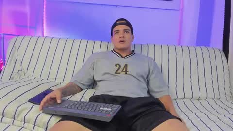 dwayne_esteven10 online show from 05.11.26