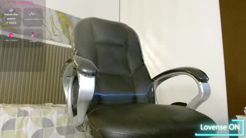 dyla_n18_ online show from 10.25.25