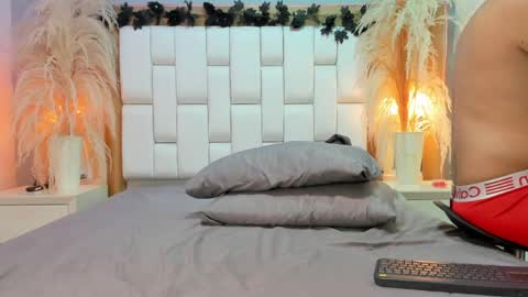 Snapshot of dylan_luxe chatting on 04.15.26 Dylan online show from 04.15.26