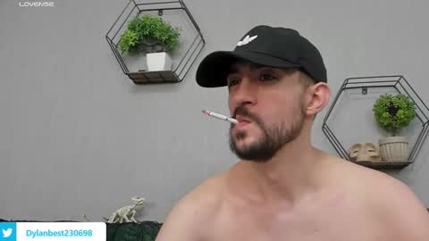 Snapshot of dylan_starxx chatting on 10.18.25 Dylan online show from 10.18.25