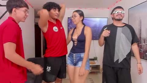 Snapshot of dylanbisex_hot chatting on 12.15.24 Mod Dylan Lilith Alan and Drake online show from 12.15.24