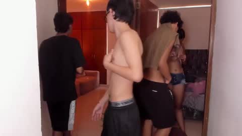 Snapshot of dylanbisex_hot chatting on 01.16.25 Mod Dylan Lilith Alan and Drake online show from 01.16.25