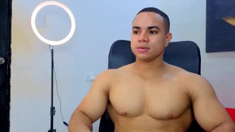 Snapshot of dylanguss chatting on 09.28.25 dylanguss online show from 09.28.25