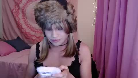 Snapshot of e11aquinn chatting on 05.16.26 Ella online show from 05.16.26