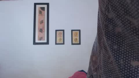 Snapshot of ebanoymarfil2 chatting on 10.01.25 Laraand Drake online show from 10.01.25