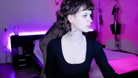 Snapshot of ebfaafret chatting on 11.19.25 Matilda online show from 11.19.25