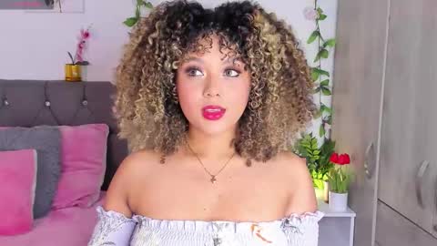 Snapshot of ebony_curly2 chatting on 10.22.25 isa online show from 10.22.25