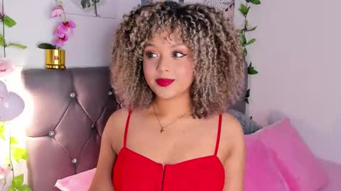 Snapshot of ebony_curly2 chatting on 10.24.25 isa online show from 10.24.25