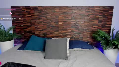 Snapshot of ebony_curly2 chatting on 12.20.25 isa online show from 12.20.25