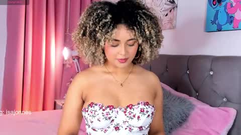 Snapshot of ebony_curly2 chatting on 04.26.26 isa online show from 04.26.26