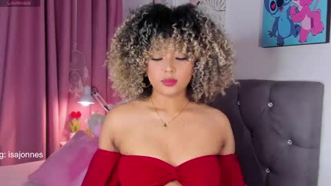 Snapshot of ebony_curly2 chatting on 05.19.26 isa online show from 05.19.26