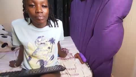 Snapshot of ebony_desire1 chatting on 04.29.26 Desire online show from 04.29.26