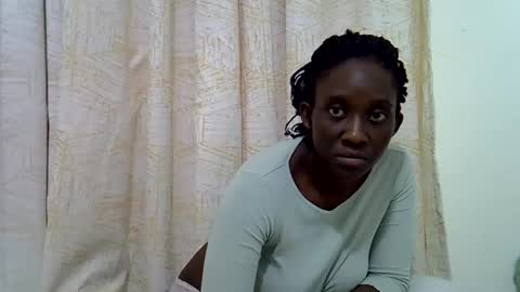 Snapshot of ebony_dessy chatting on 05.18.26 Desire online show from 05.18.26