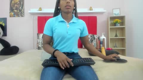 Snapshot of ebony_hot_sex1 chatting on 12.18.25 linda online show from 12.18.25