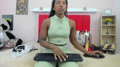 Snapshot of ebony_hot_sex1 chatting on 12.20.25 linda online show from 12.20.25