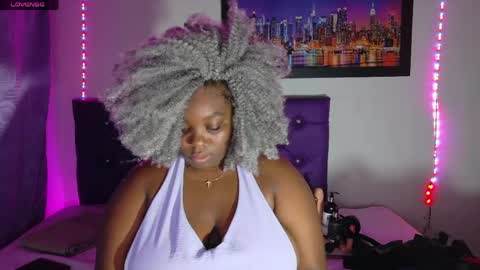 Snapshot of ebony_neighbormoans chatting on 04.22.26 LINA online show from 04.22.26