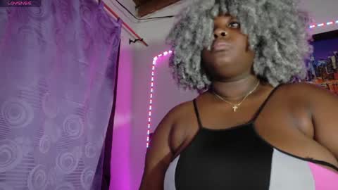 Snapshot of ebony_neighbormoans chatting on 05.05.26 LINA online show from 05.05.26
